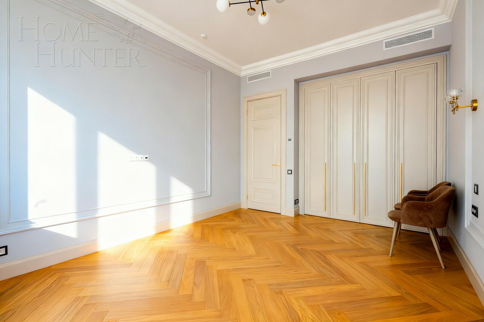 4-КОМН. КВАРТИРА С ОТДЕЛКОЙ 140 М² НА 10 ЭТАЖЕ