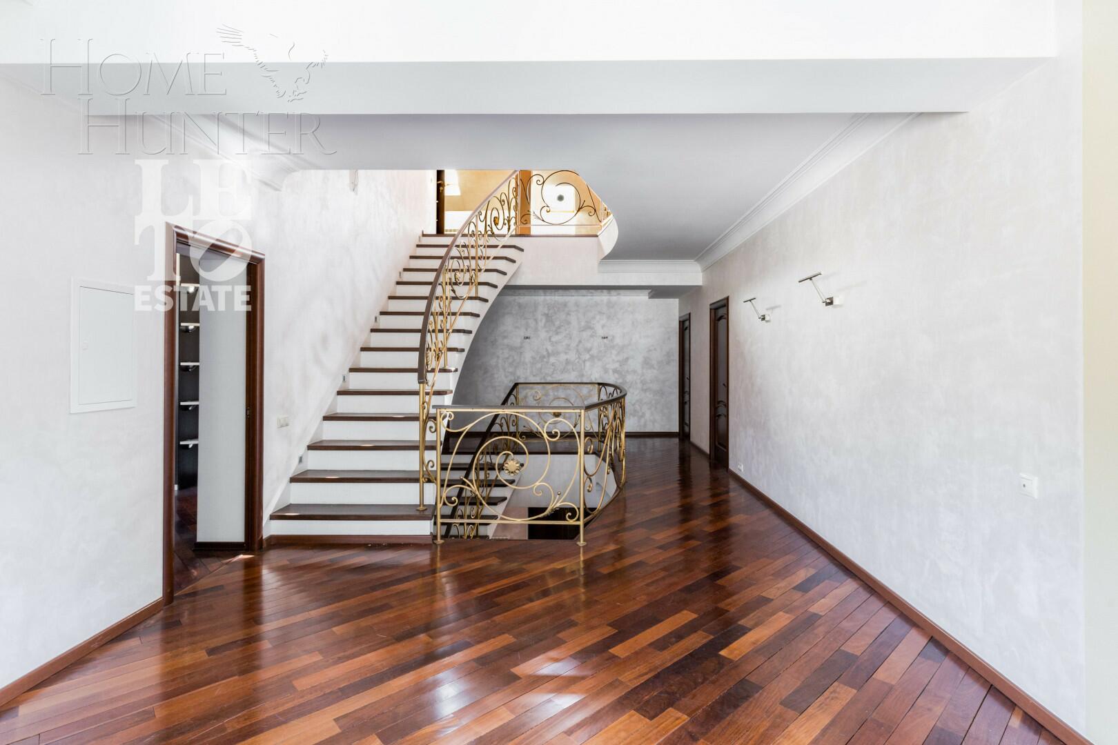 2-этажный коттедж 600 м² с отделкой