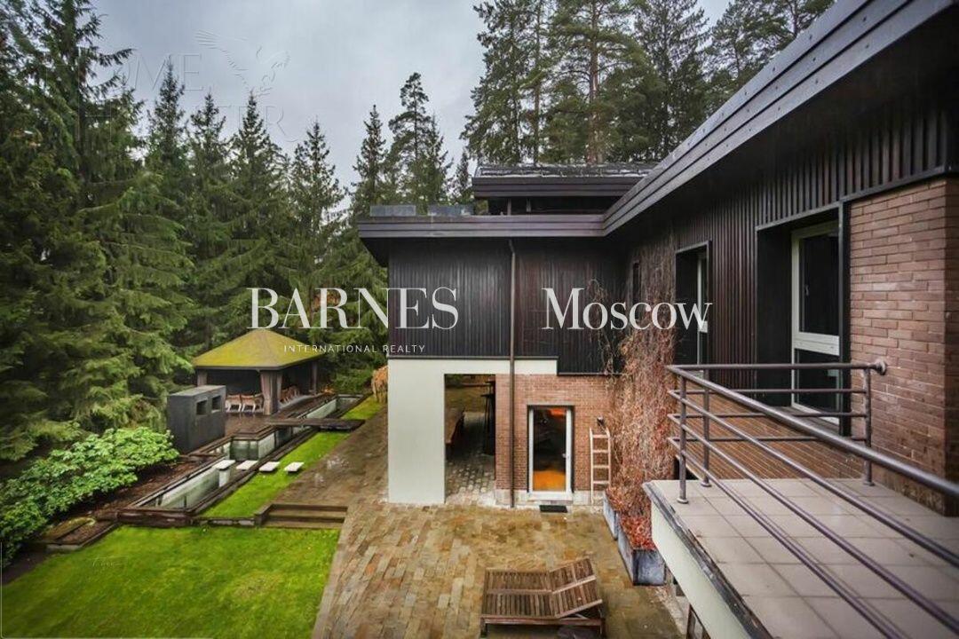 2-этажный коттедж 1 400 м² с отделкой