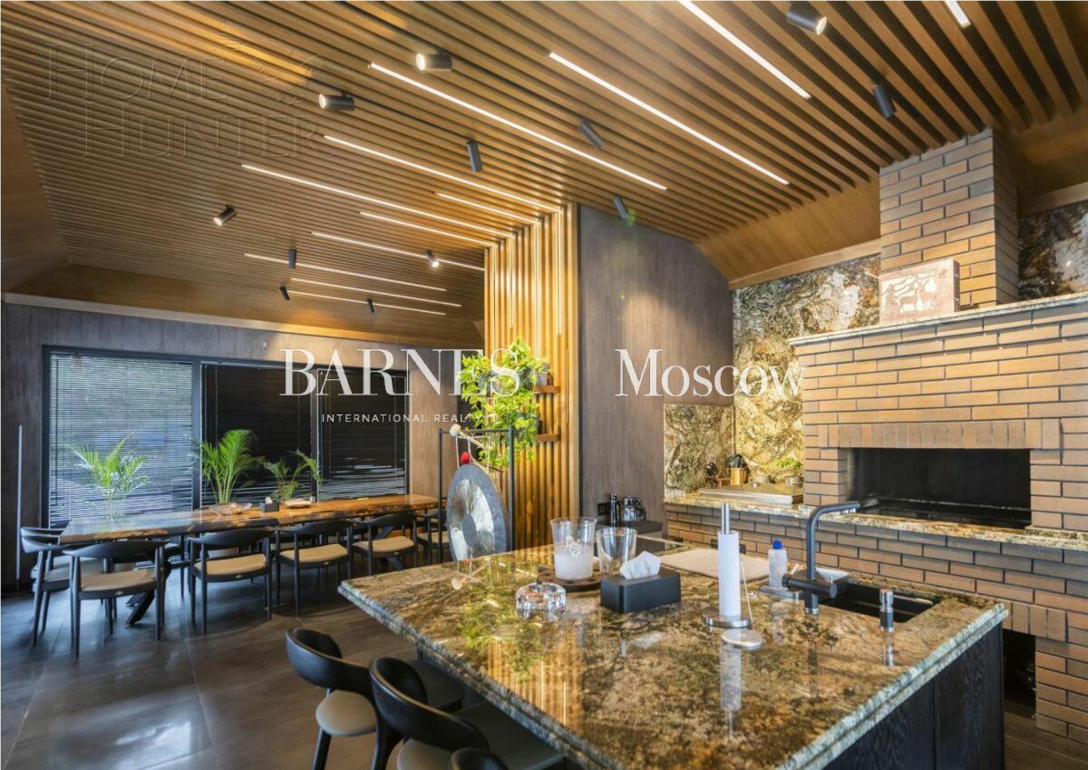 3-этажный коттедж 1 100 м² с отделкой