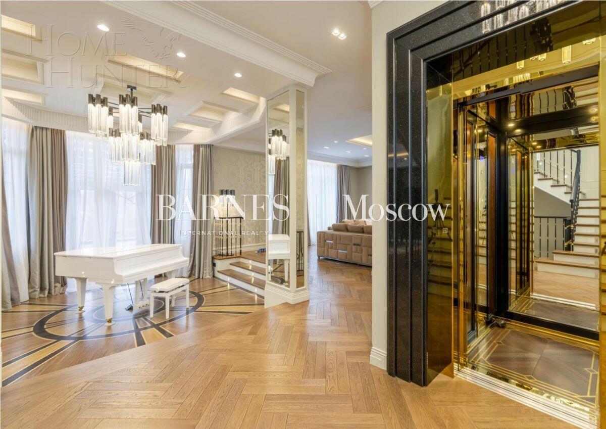 3-этажный коттедж 1 100 м² с отделкой