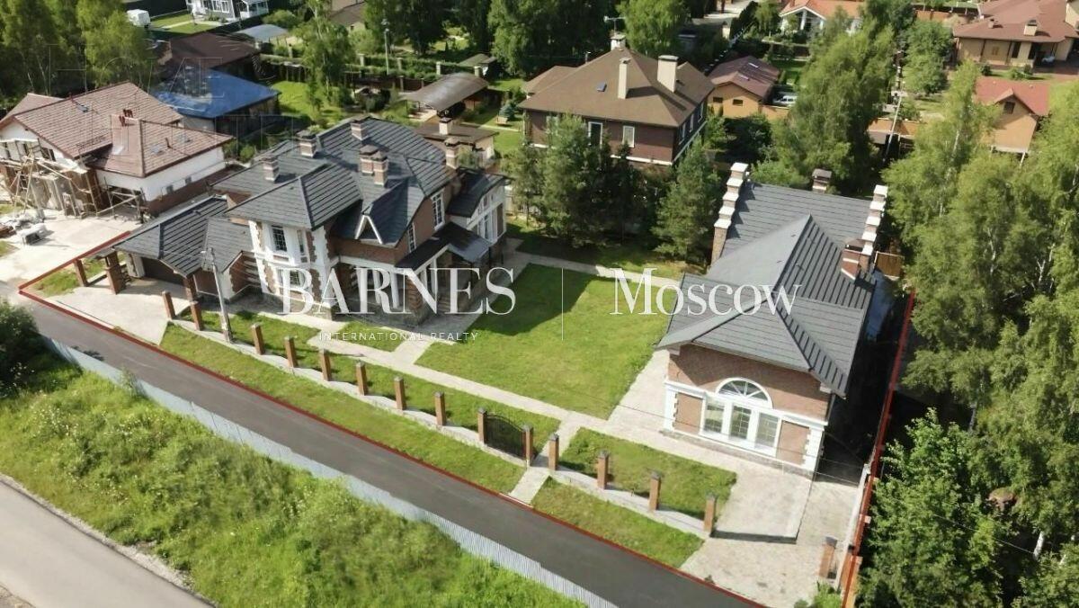 2-этажный коттедж 630 м² без отделки