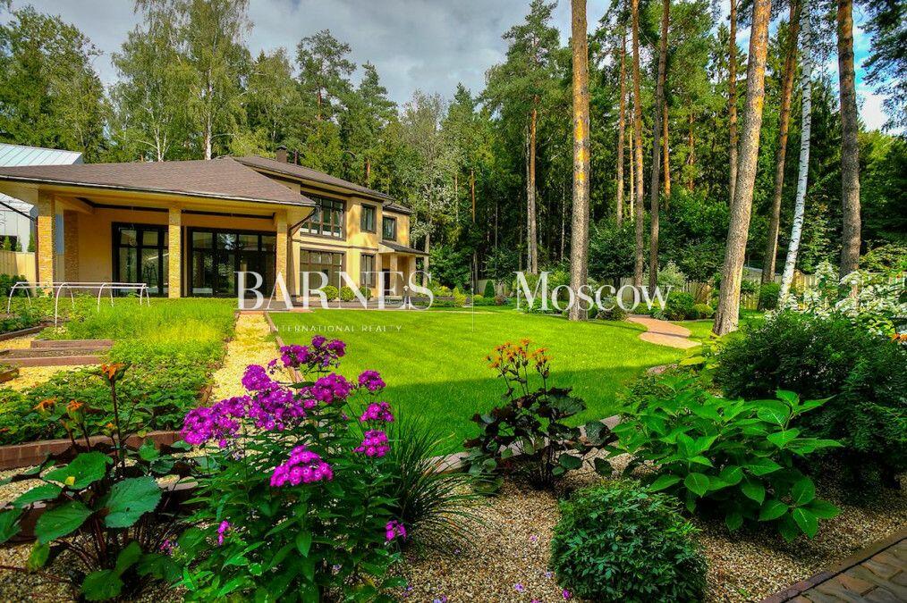 2-этажный коттедж 1 100 м² с отделкой