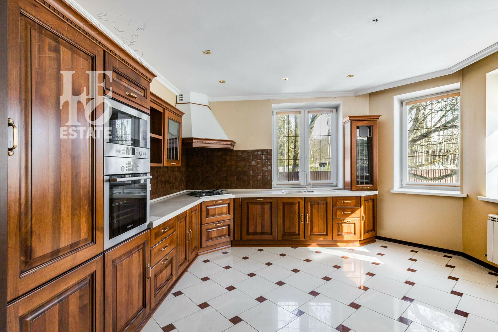 2-этажный коттедж 600 м² с отделкой