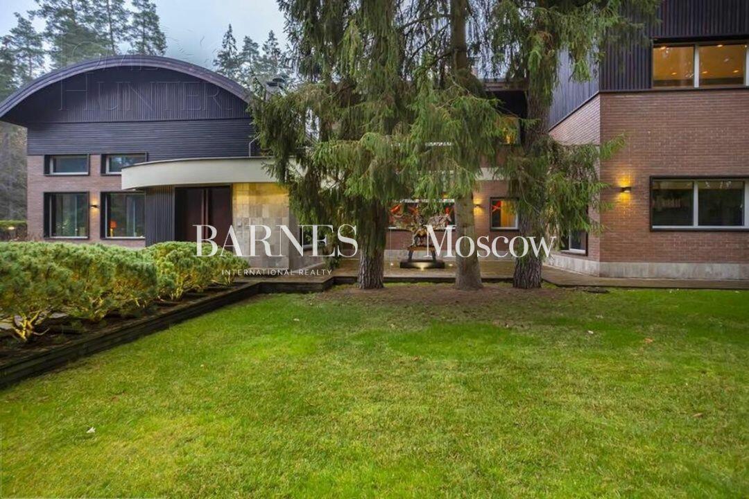 2-этажный коттедж 1 400 м² с отделкой