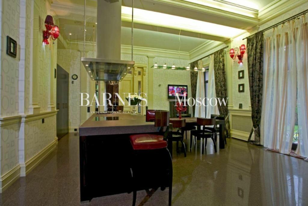 2-этажный коттедж 1 360 м² с отделкой