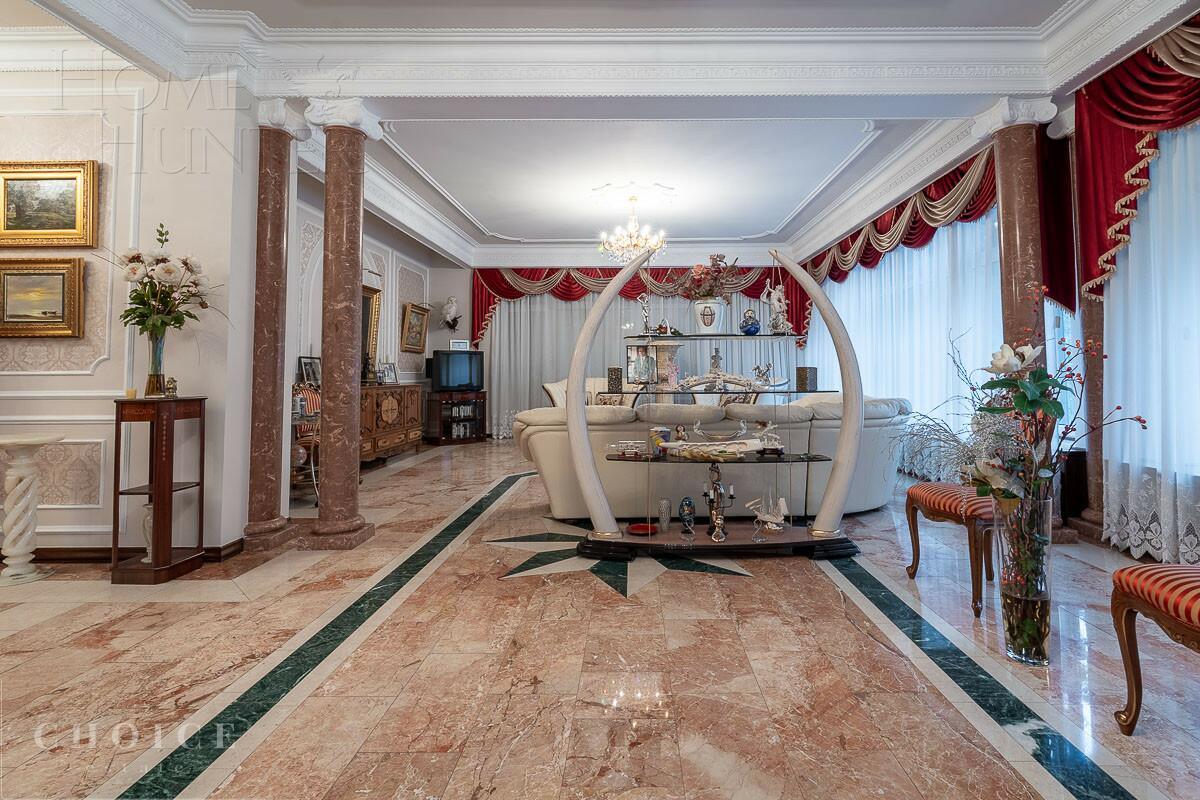 3-этажный коттедж 880 м² с отделкой