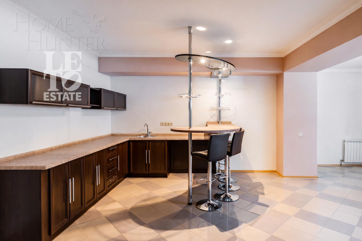 2-этажный коттедж 600 м² с отделкой