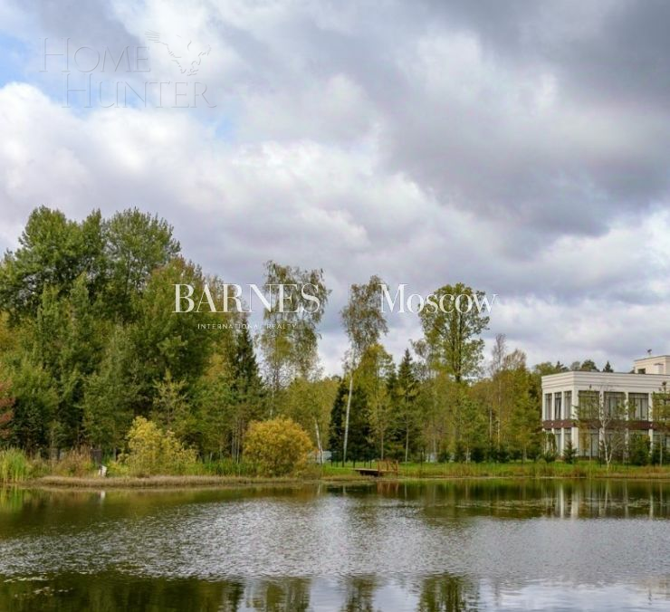 3-этажный коттедж 1 500 м² с отделкой