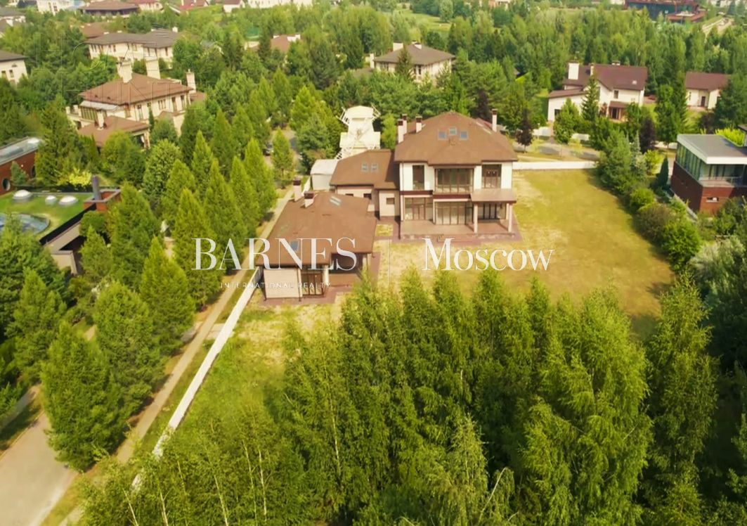 2-этажный коттедж 1 840 м² без отделки