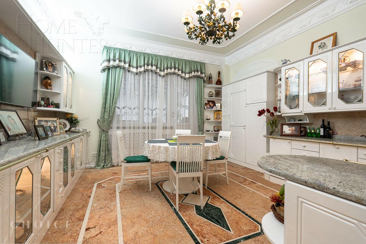 3-этажный коттедж 880 м² с отделкой