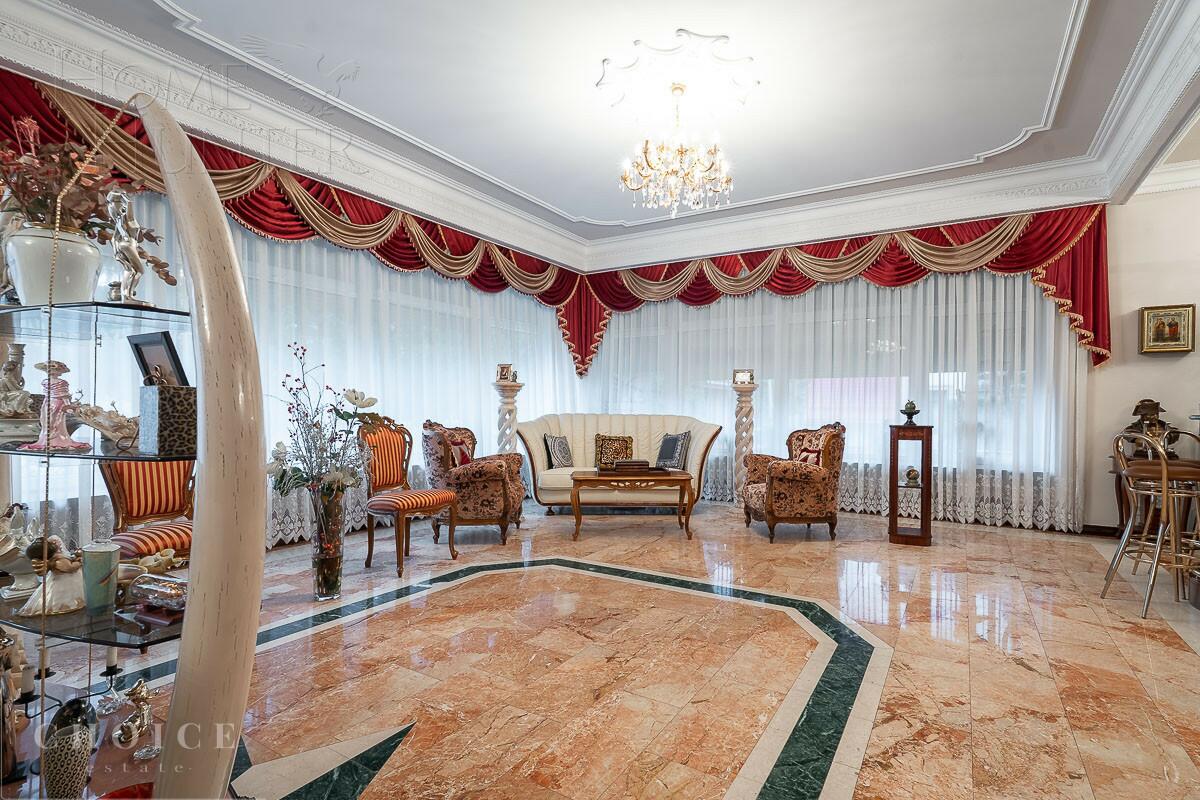 3-этажный коттедж 880 м² с отделкой