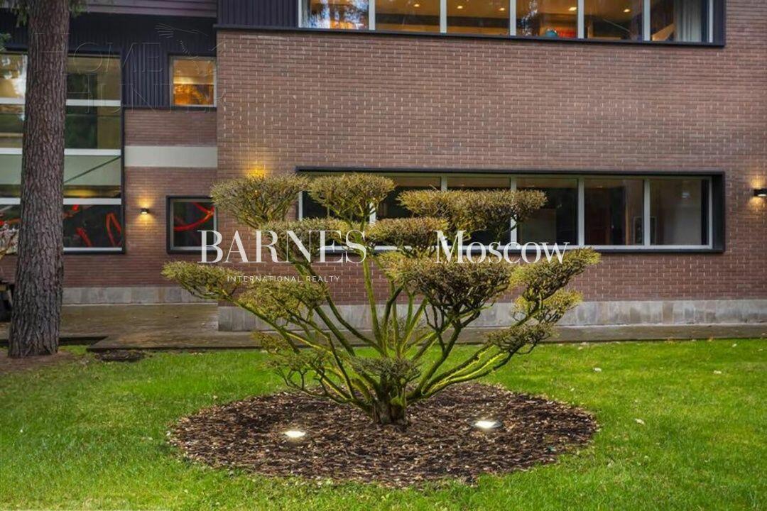 2-этажный коттедж 1 400 м² с отделкой