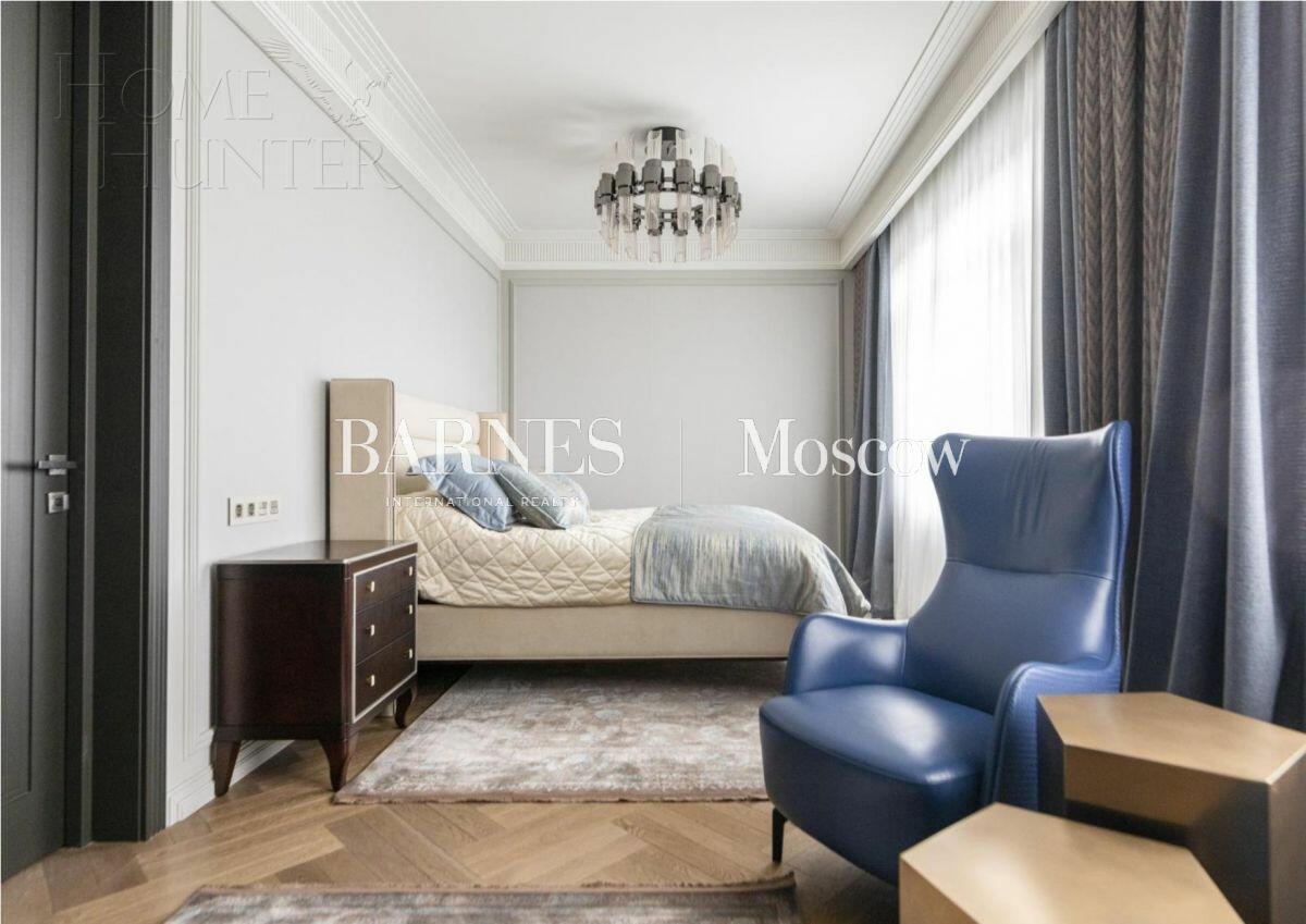 3-этажный коттедж 1 100 м² с отделкой