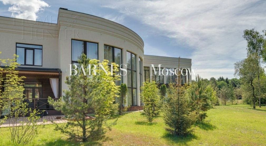 3-этажный коттедж 1 500 м² с отделкой