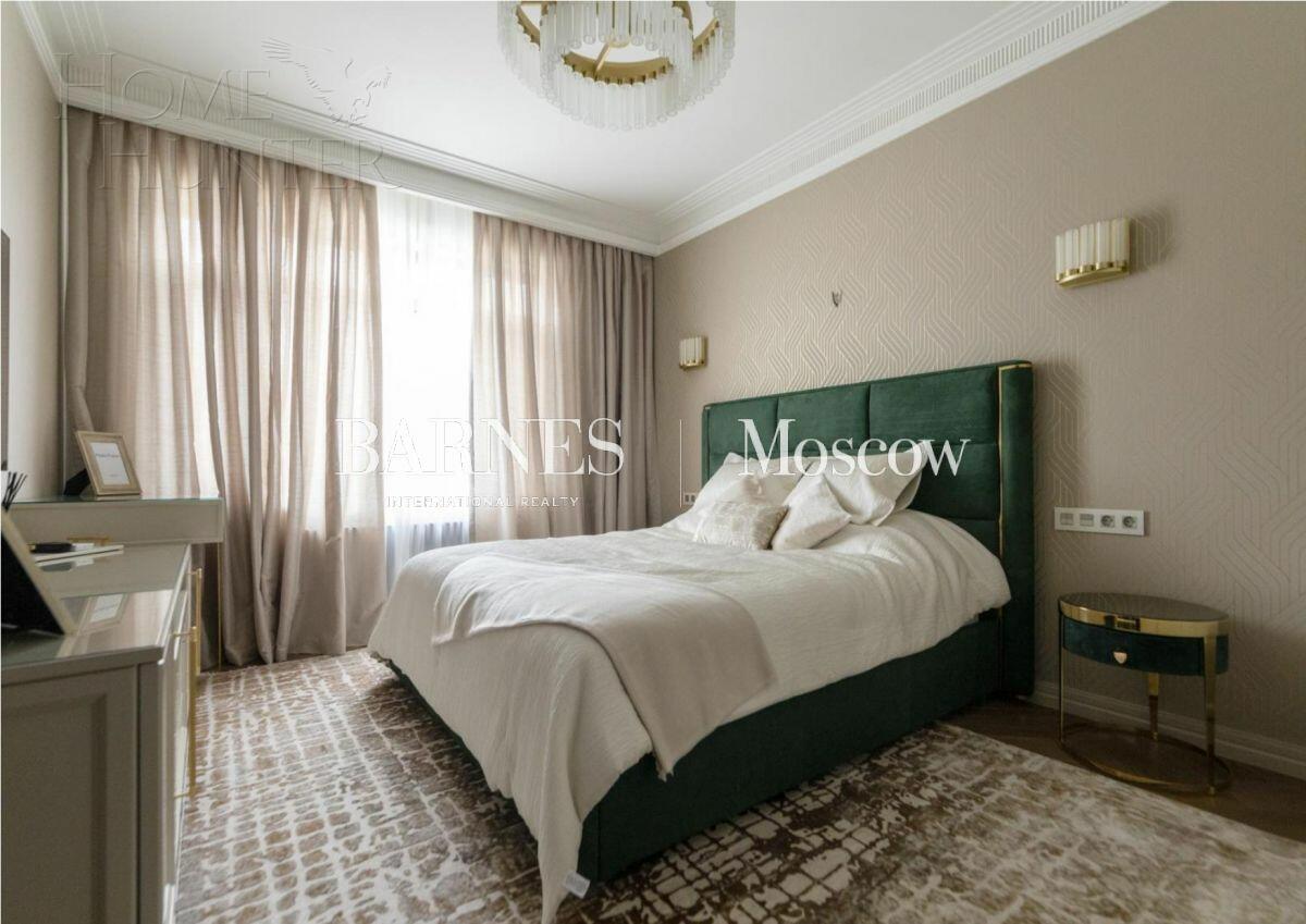 3-этажный коттедж 1 100 м² с отделкой