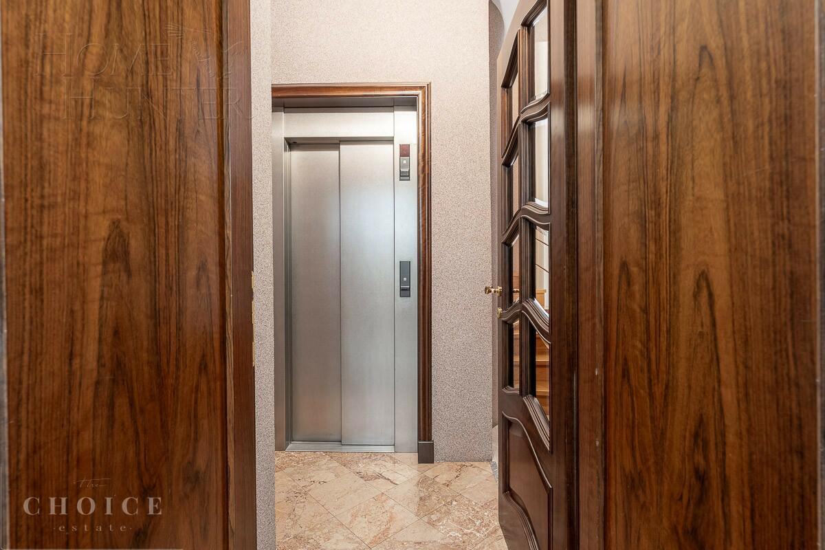 3-этажный коттедж 880 м² с отделкой