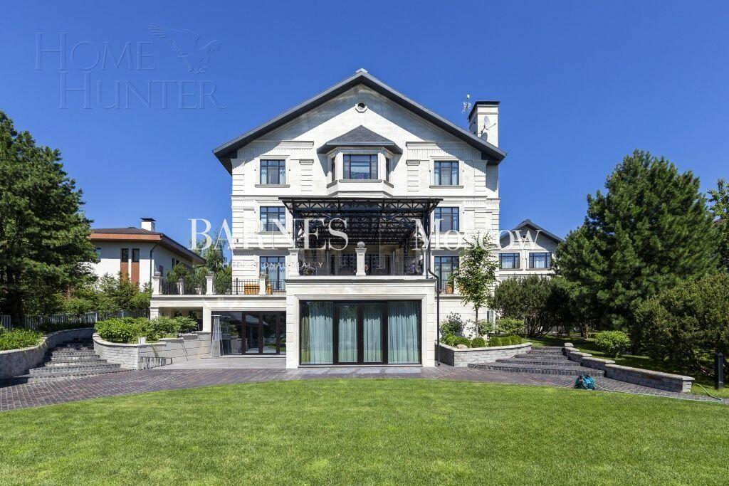 3-этажный коттедж 1 100 м² с отделкой