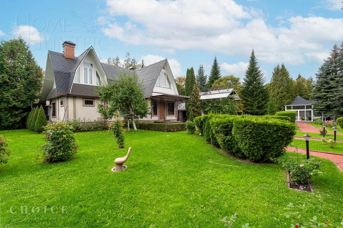 3-этажный коттедж 880 м² с отделкой