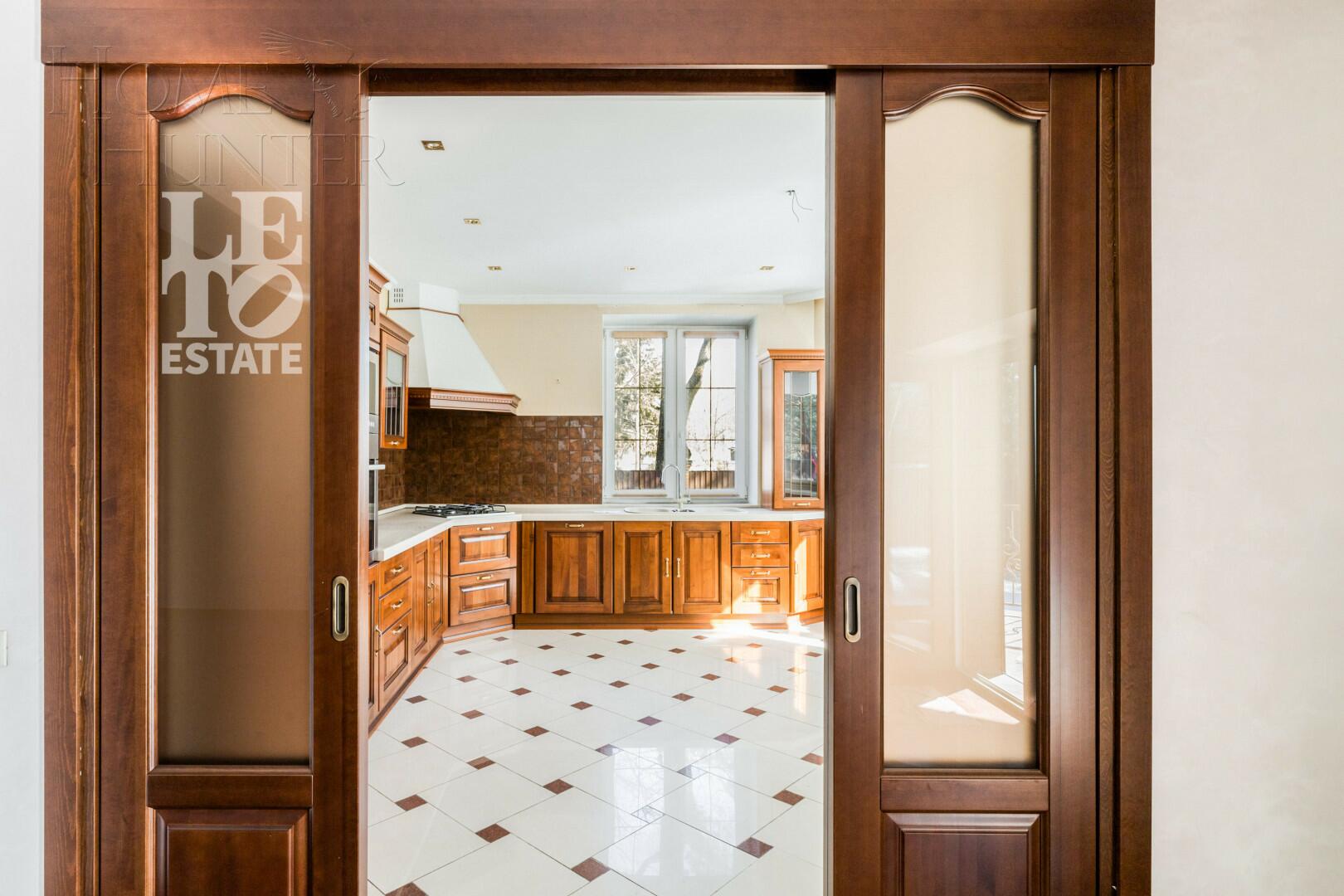 2-этажный коттедж 600 м² с отделкой