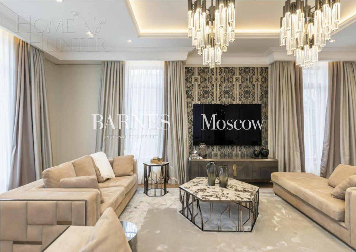 3-этажный коттедж 1 100 м² с отделкой