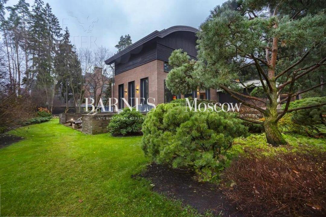 2-этажный коттедж 1 400 м² с отделкой