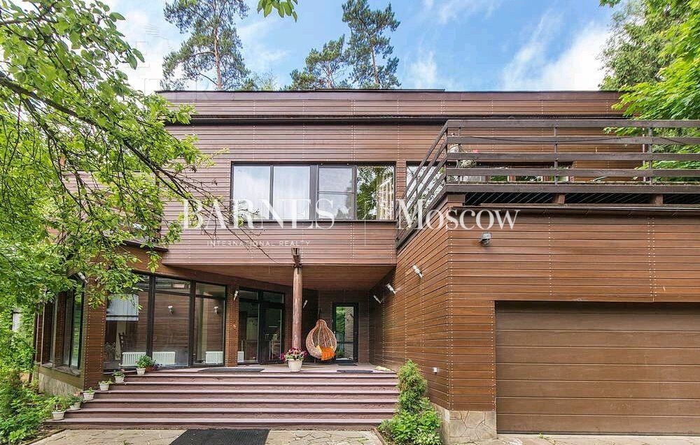 3-этажный коттедж 380 м² с отделкой