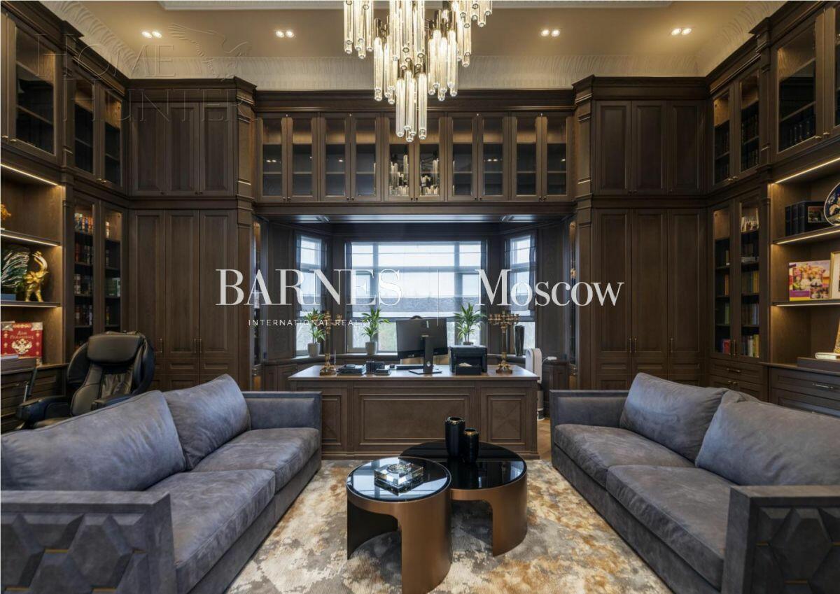 3-этажный коттедж 1 100 м² с отделкой