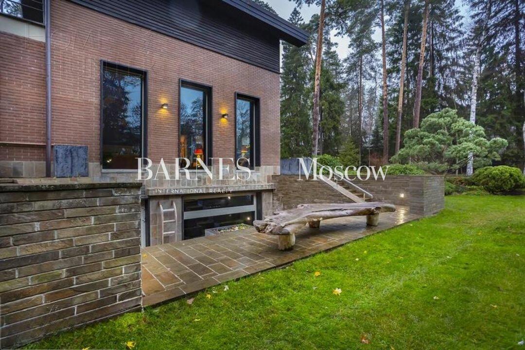 2-этажный коттедж 1 400 м² с отделкой