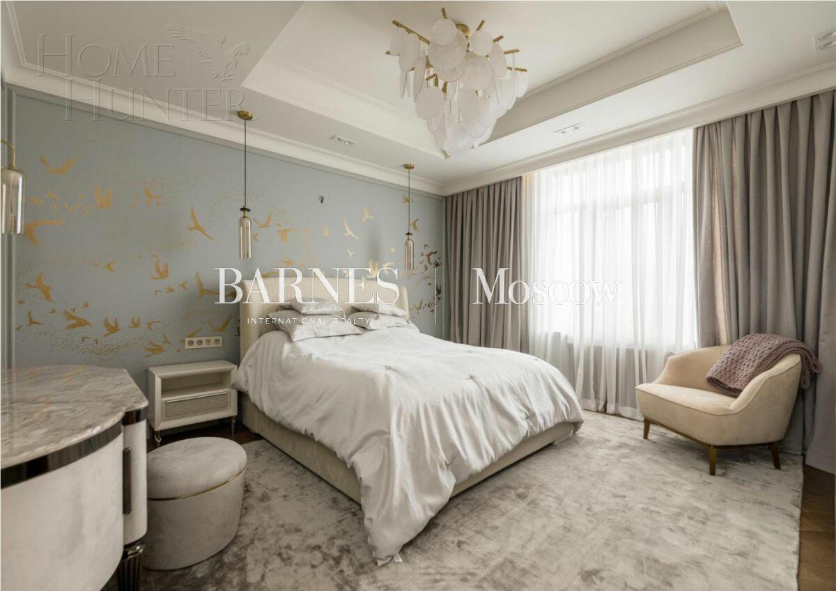 3-этажный коттедж 1 100 м² с отделкой