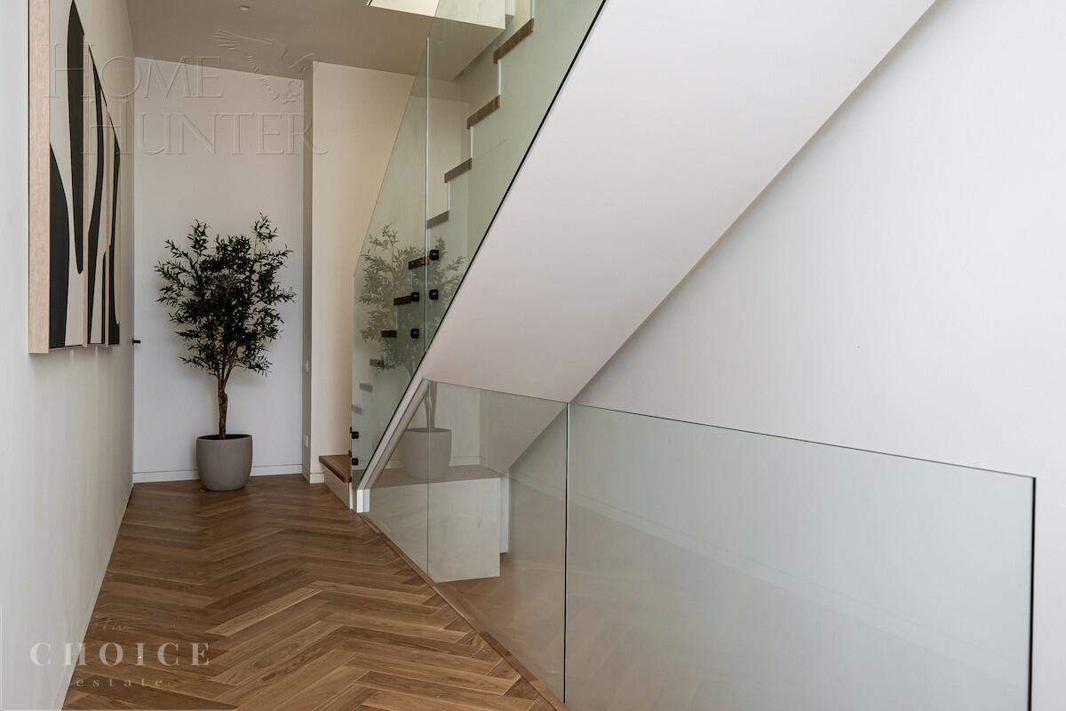 3-этажный таунхаус 277 м² с отделкой