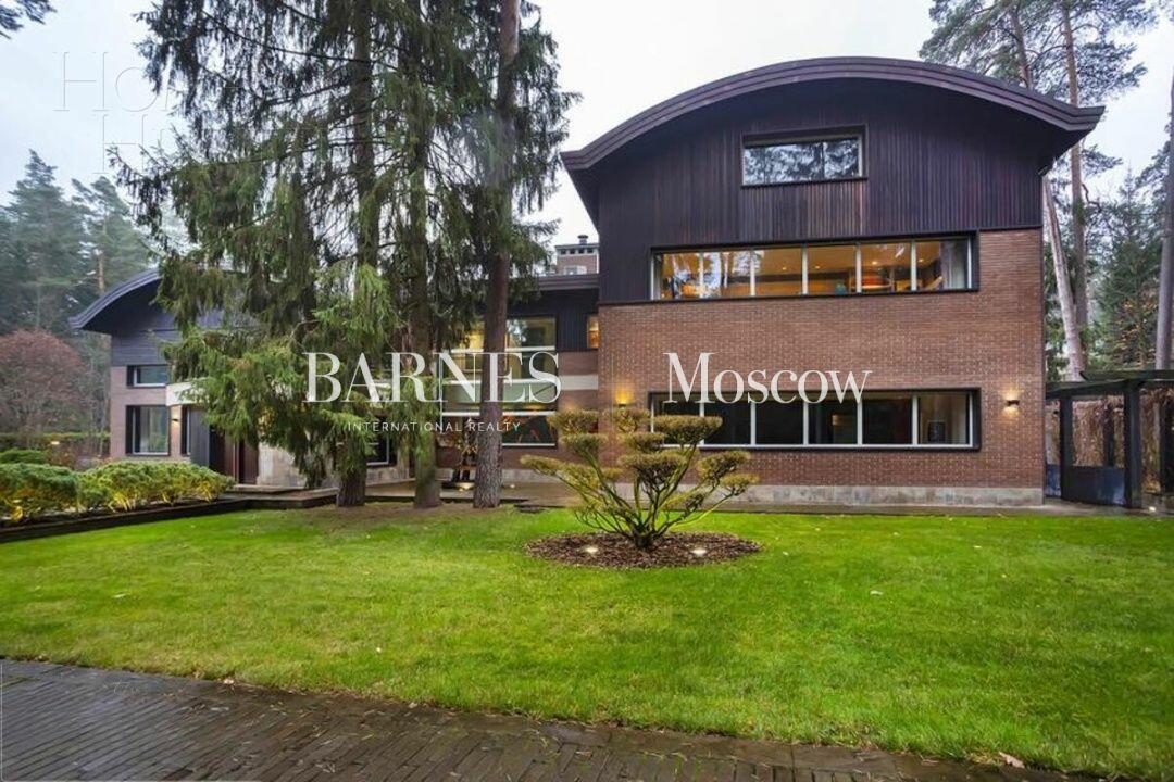 2-этажный коттедж 1 400 м² с отделкой