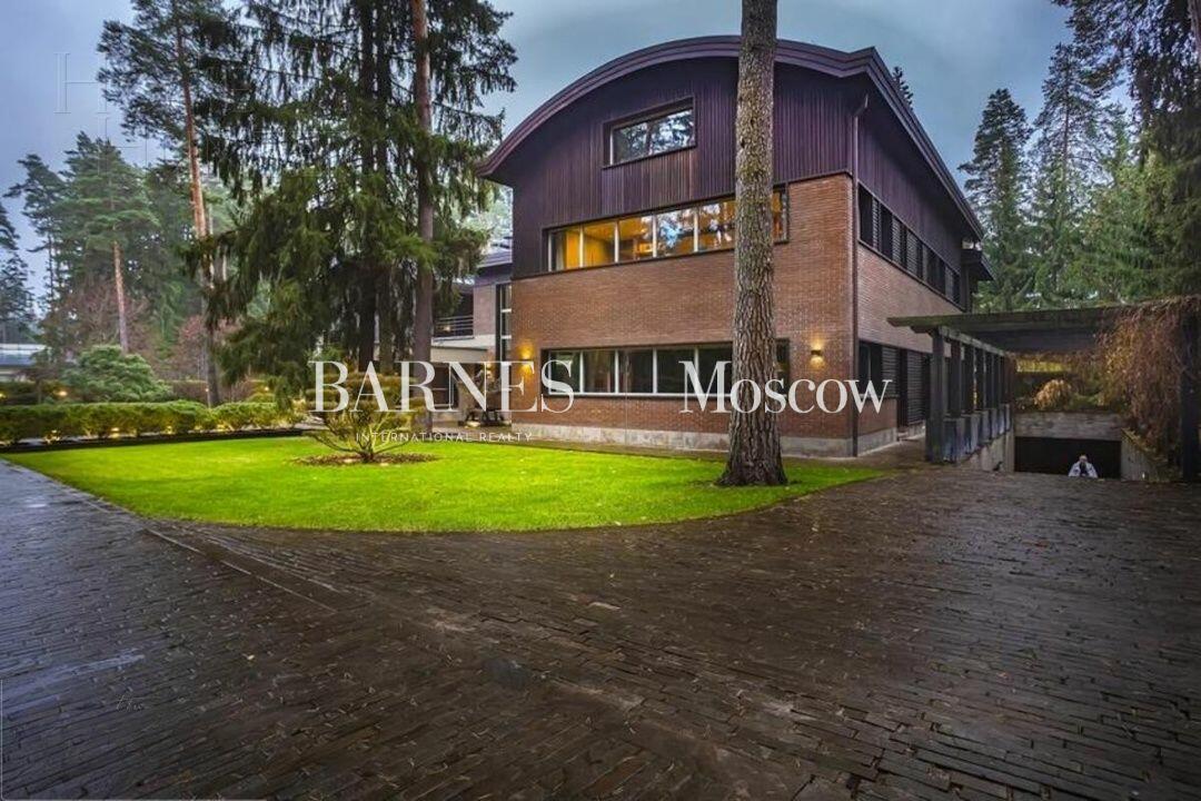 2-этажный коттедж 1 400 м² с отделкой