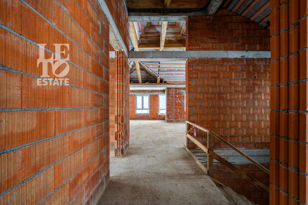 2-этажный коттедж 300 м² без отделки