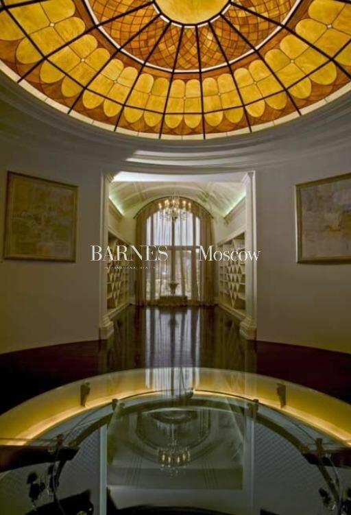 2-этажный коттедж 1 360 м² с отделкой