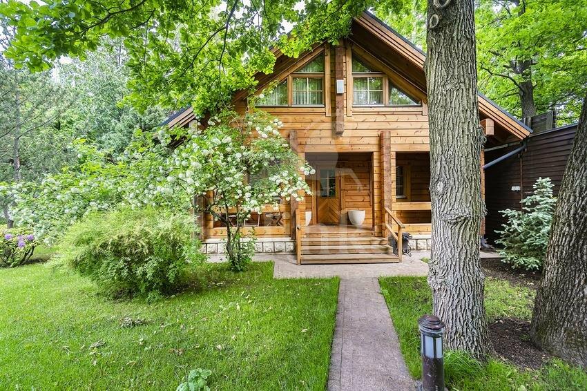 3-этажный коттедж 1 200 м² с отделкой