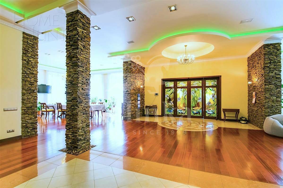 2-этажный коттедж 1 786 м² с отделкой