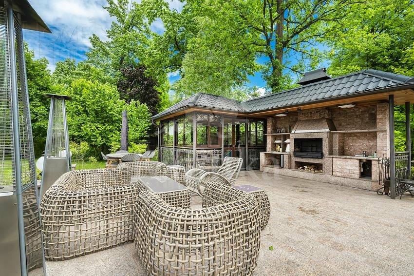 3-этажный коттедж 1 200 м² с отделкой