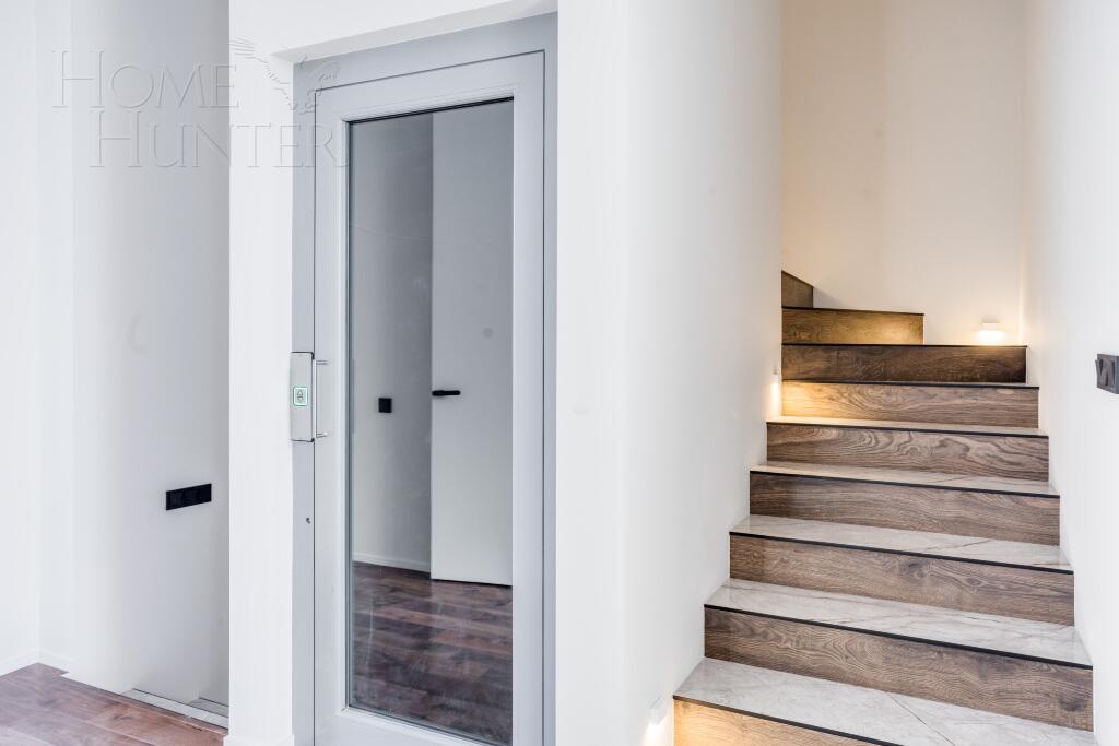 3-этажный таунхаус 238 м² с отделкой