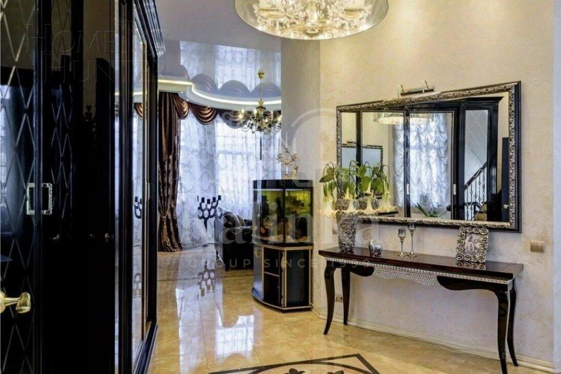 2-этажный таунхаус 306.1 м² с отделкой