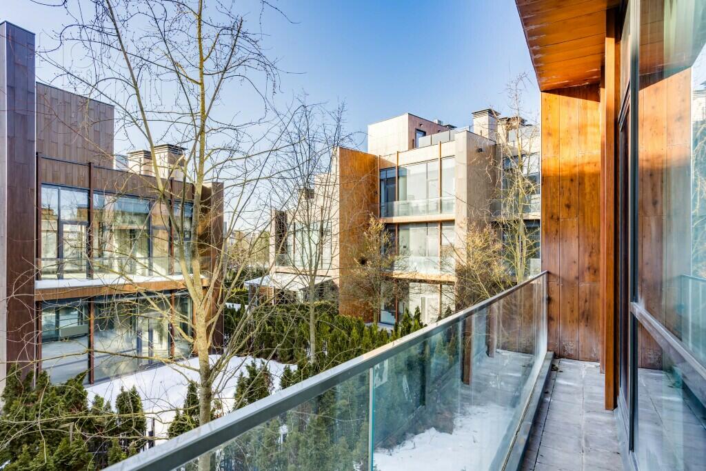 3-этажный таунхаус 238 м² с отделкой