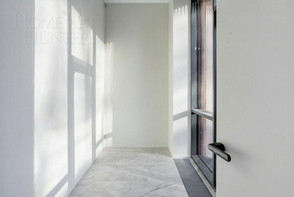 3-этажный таунхаус 238 м² с отделкой