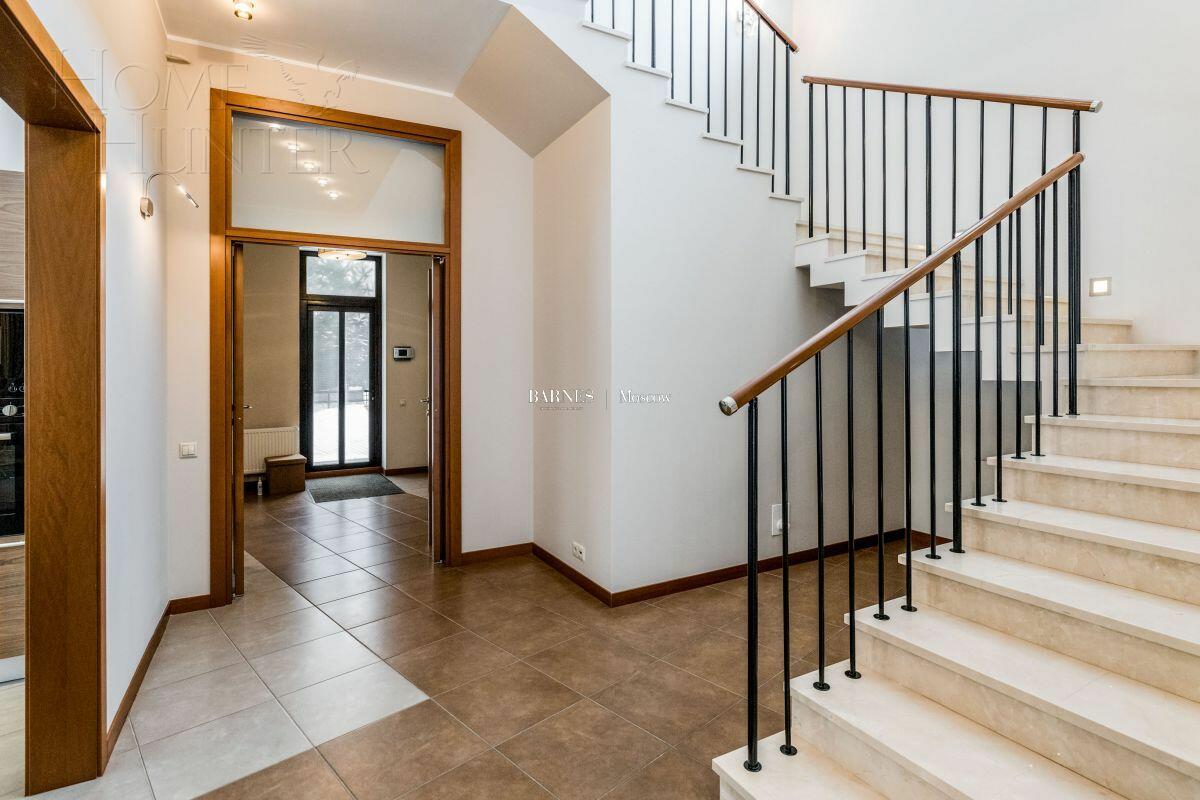 2-этажный коттедж 344.21 м² с отделкой