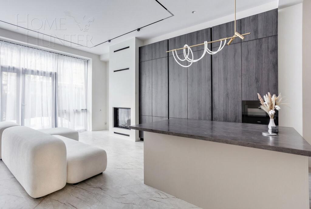 3-этажный таунхаус 238 м² с отделкой