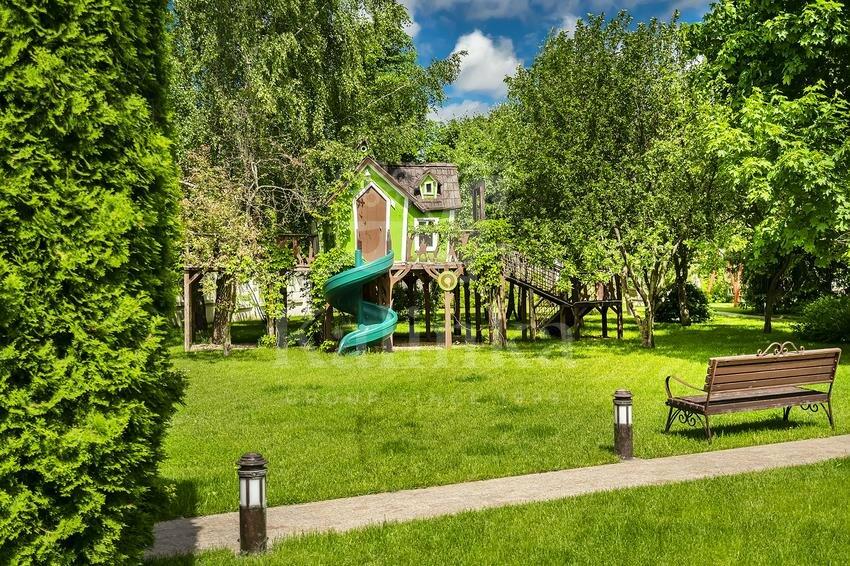 3-этажный коттедж 1 200 м² с отделкой