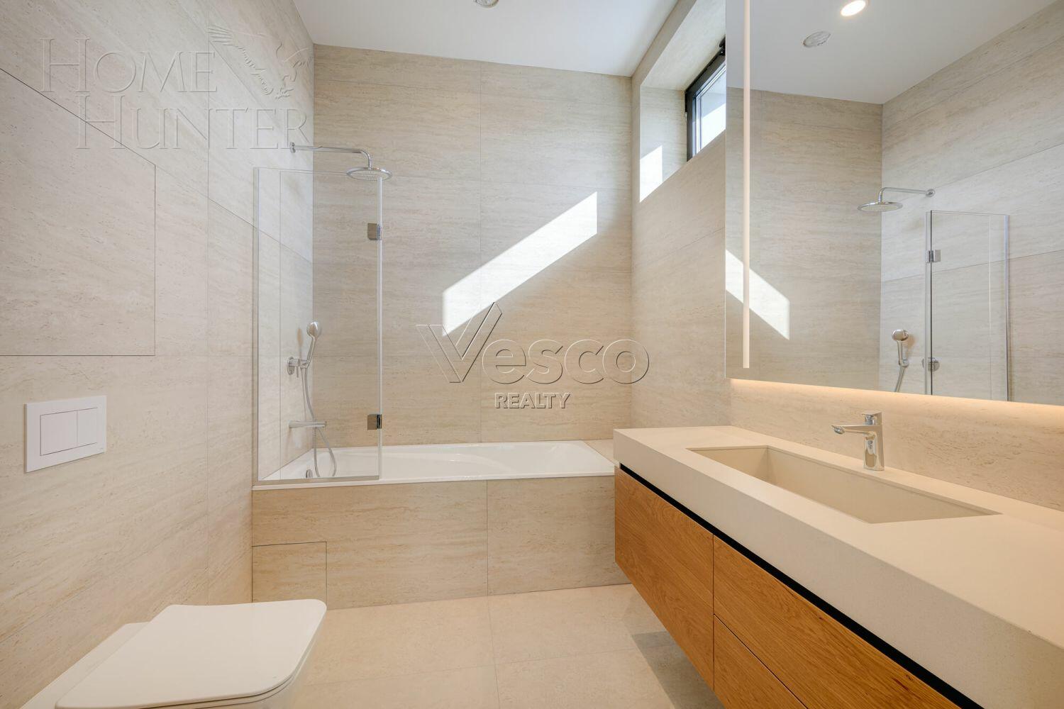 2-этажный коттедж 1 000 м² с отделкой