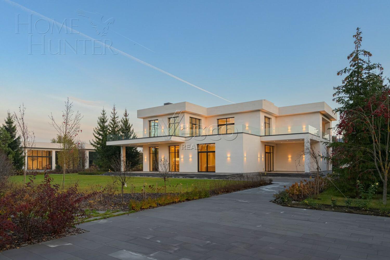 2-этажный коттедж 1 000 м² с отделкой