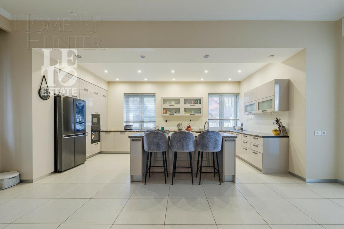 2-этажный коттедж 1 512 м² с отделкой