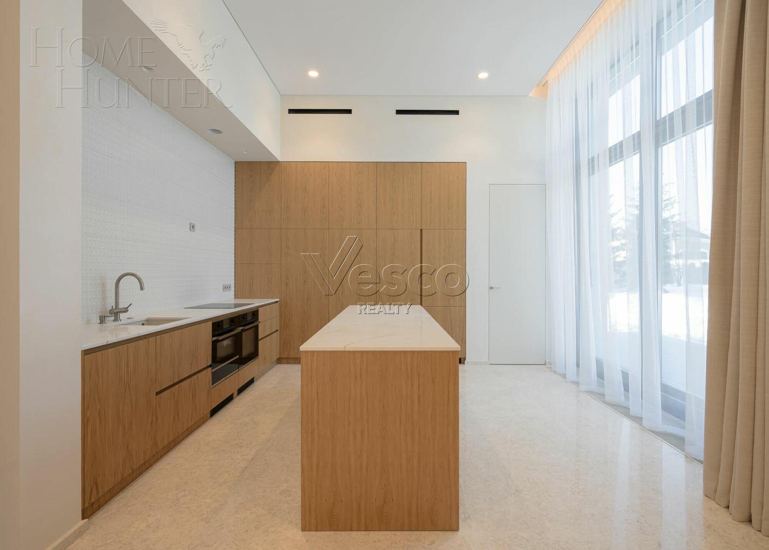 2-этажный коттедж 1 000 м² с отделкой