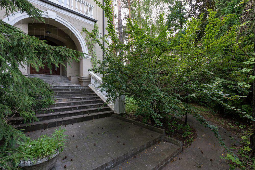 2-этажный коттедж 680 м² с отделкой